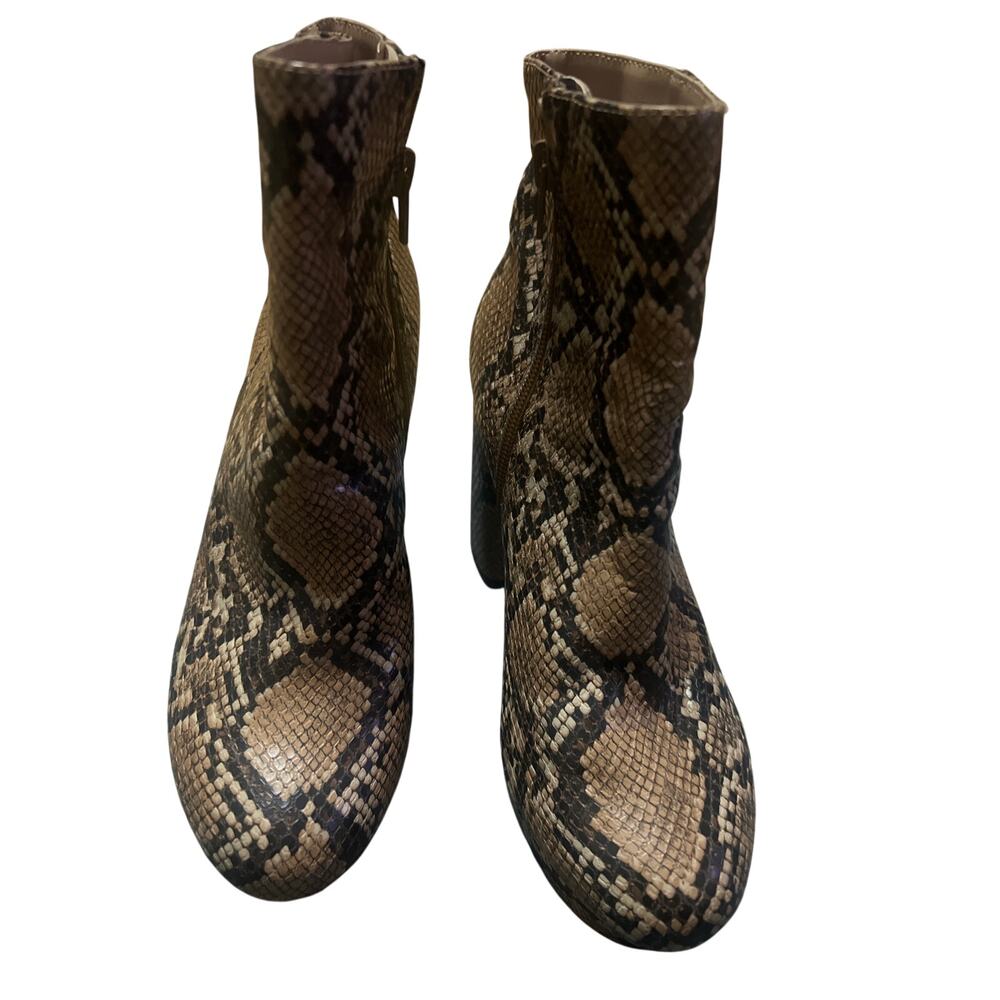 STEVE MADDEN GRATE PLATFORM‎ BOOTIE SIZE 7M